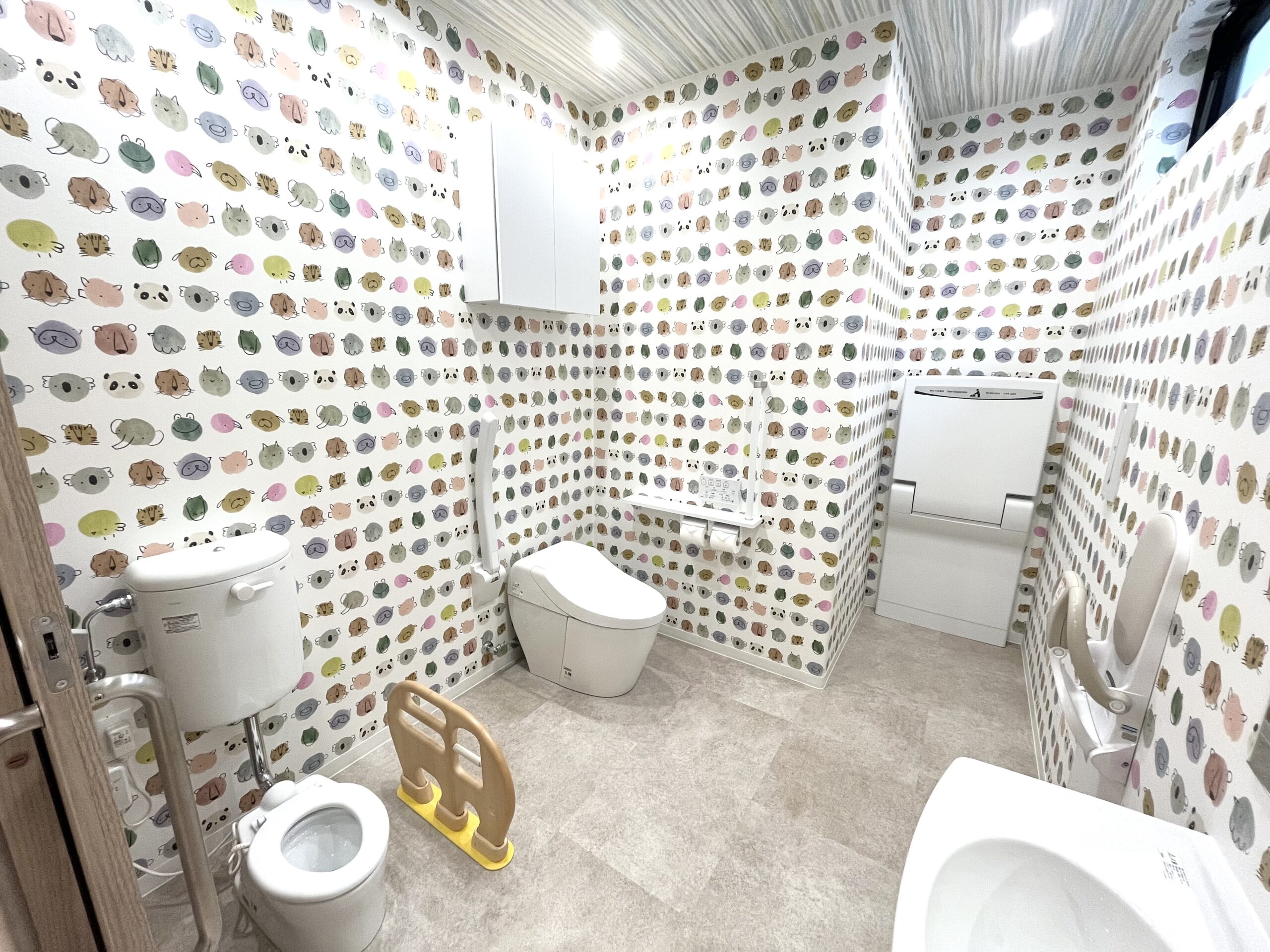 トイレ　おむつ交換台