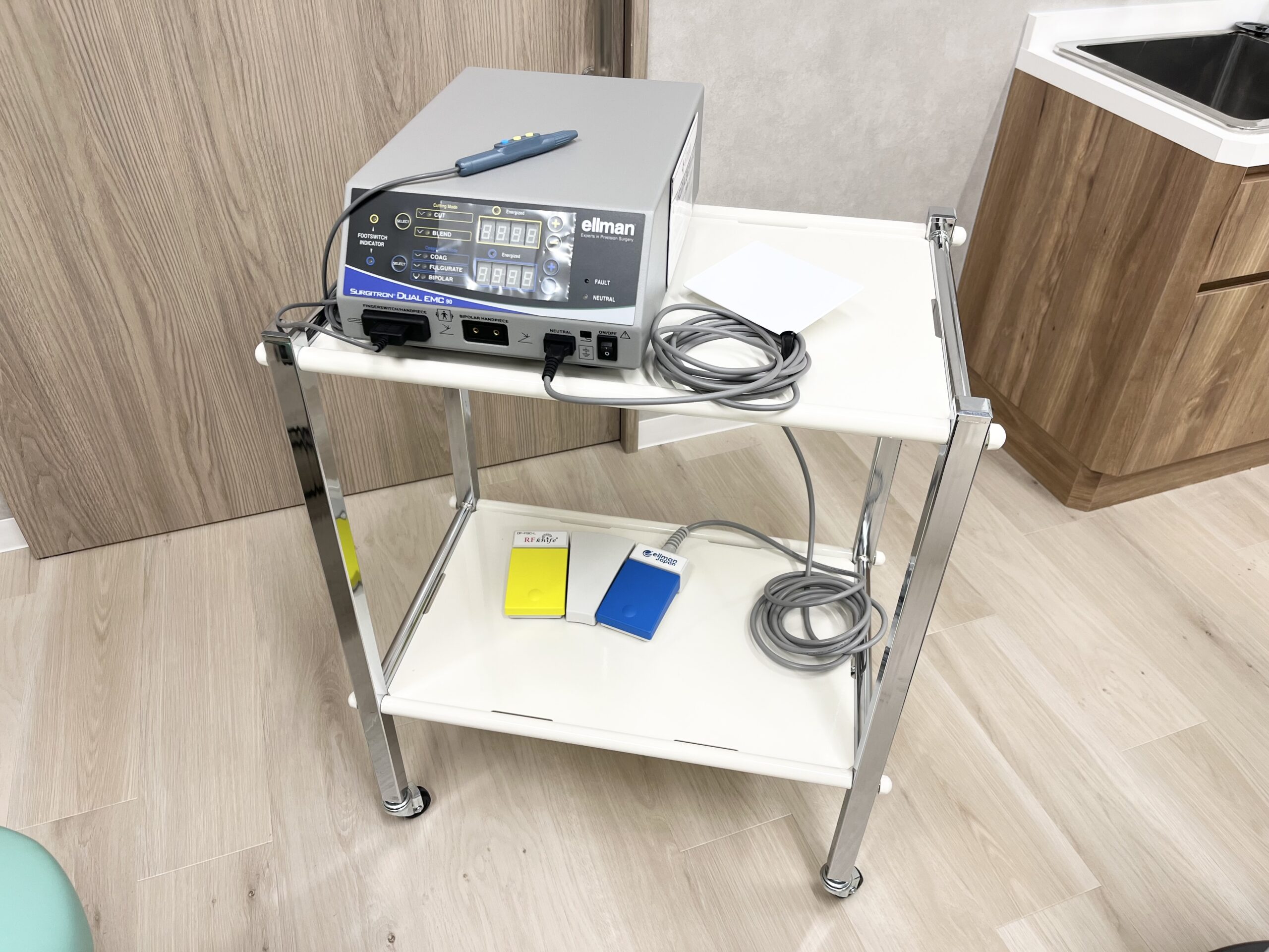 高周波ラジオ波メス（ellman サージトロン Dual)